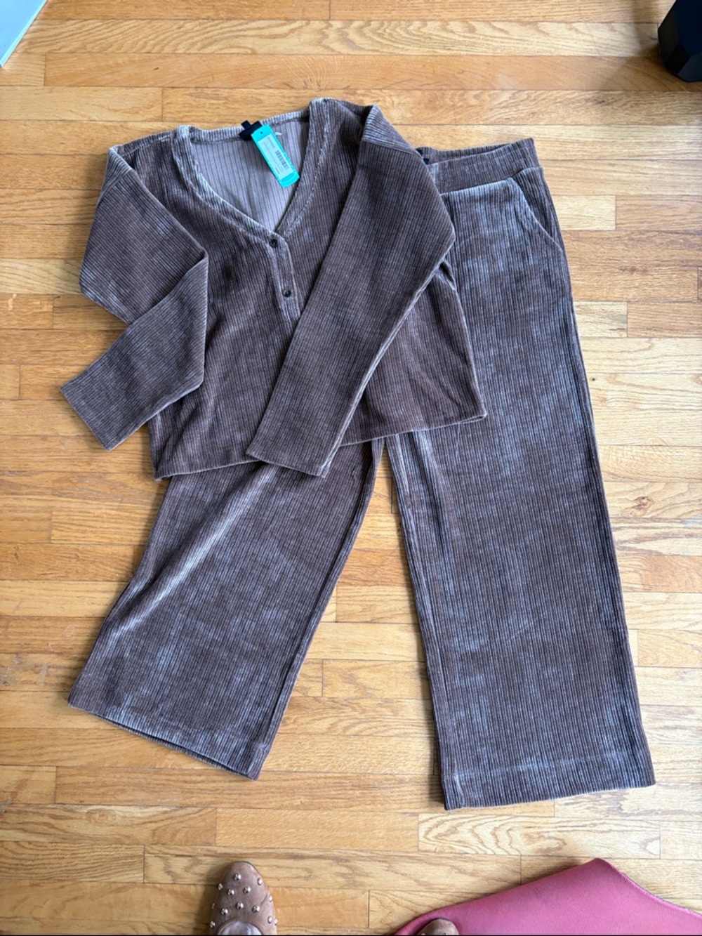 bobeau Brown Ribbed V-Neck Button Cardigan